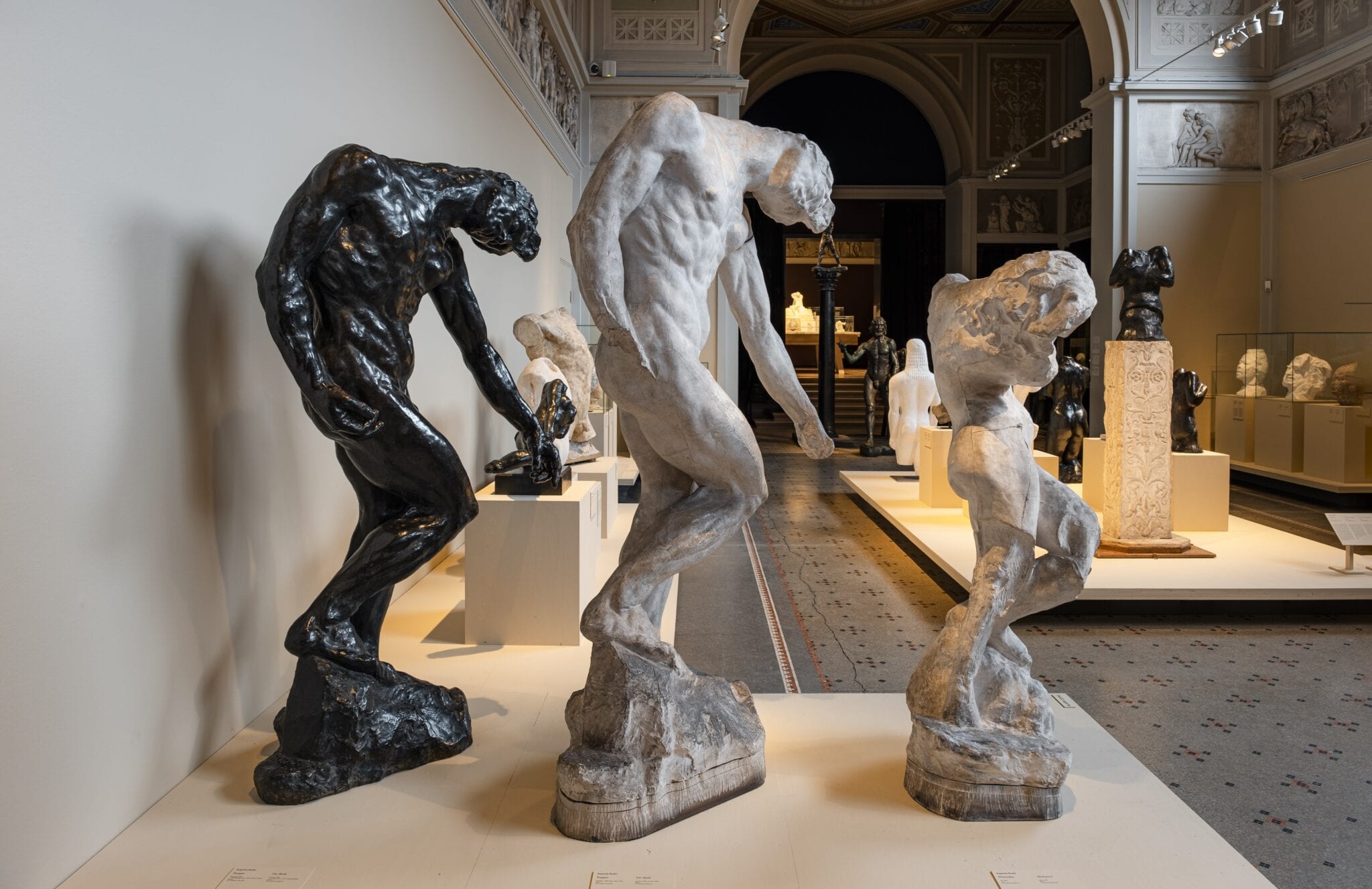 Auguste Rodin "Grubleren" på Glyptoteket i udstillingen Auguste Rodin forskydninger